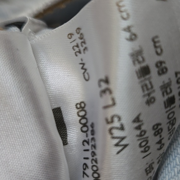 25 X 32 (Long) Premium Levi's Ribcage Wide Leg Never Worn - Picture 6 of 6